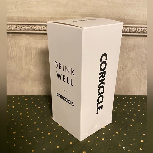 NWT Corkcicle Slim Can Cooler Snow Leopard - Picture 2 of 5